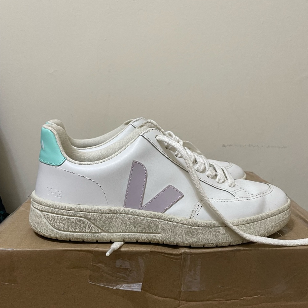 Veja white sneakers almost new!